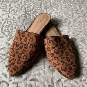 “Abound” like new tiger print flats.